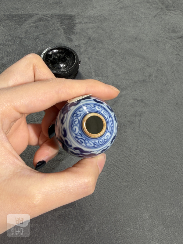 清早期青花缠枝莲纹小水盂（带木座） - 图8
